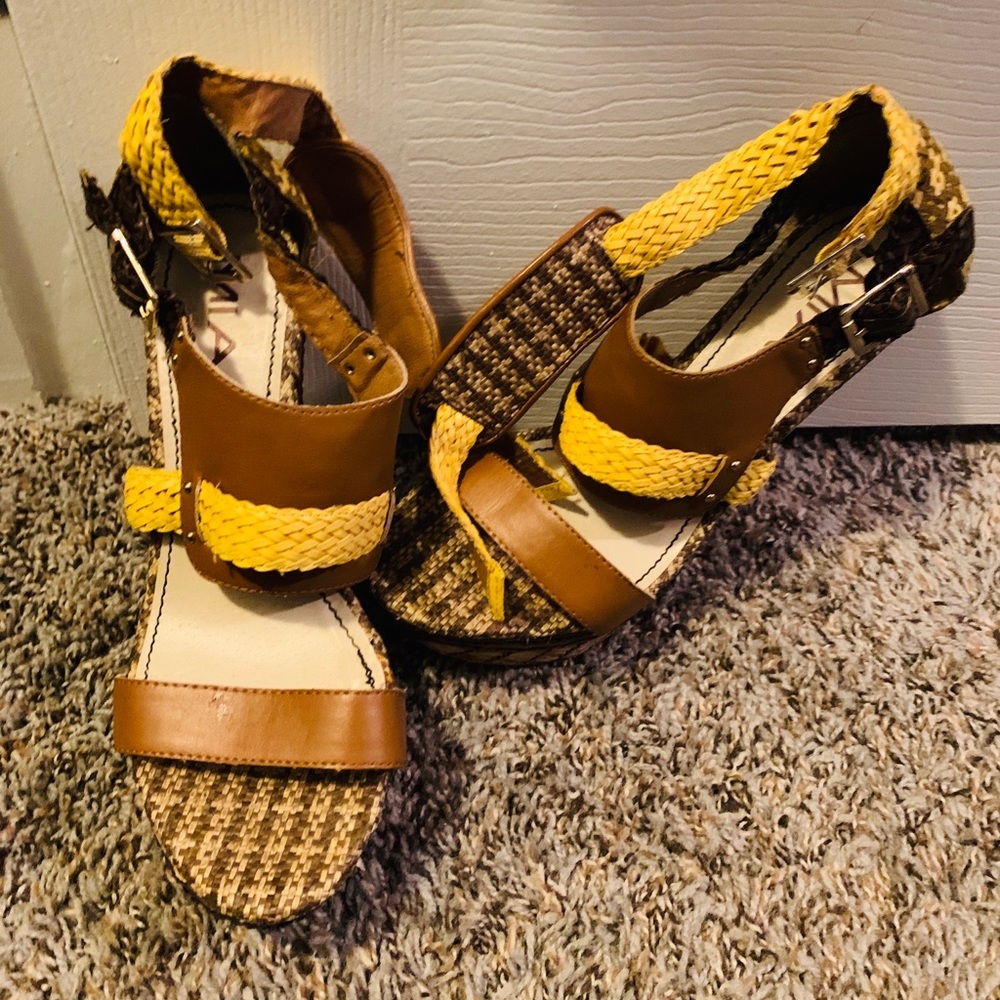 Mia wedge sandal